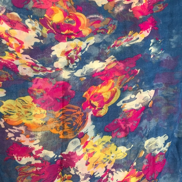 D&Y Floral Print Rectangle Scarf - Picture 2 of 5